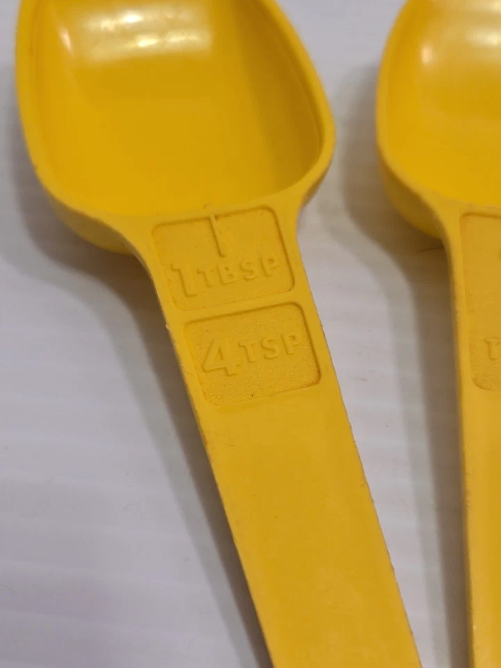 TUPPERWARE Vintage Set 11 Measuring Spoons #763 #764 YELLOW #1272  - Image 4 of 4