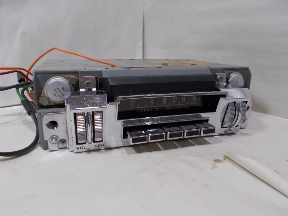 Restored 1967 1968 67 68 Dodge Polara Monaco AM Radio - Image 2 of 4