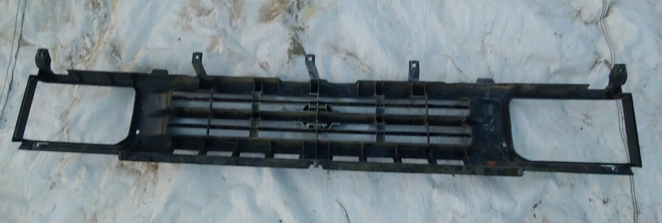 Nissan Pathfinder 1986-1995 1988-89 carrocería rígida OEM parrilla parrilla Foto 3 de 4