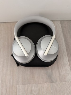 Bose 794297-0300 Noise Cancelling Wireless Bluetooth Headphones 700, with Alexa