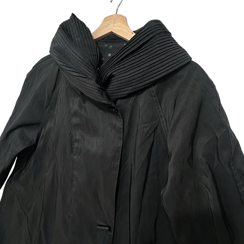 Mycra Pac Mini Donatella Reversible Raincoat S/M Pleat Hood Collar Black - Image 4 of 4