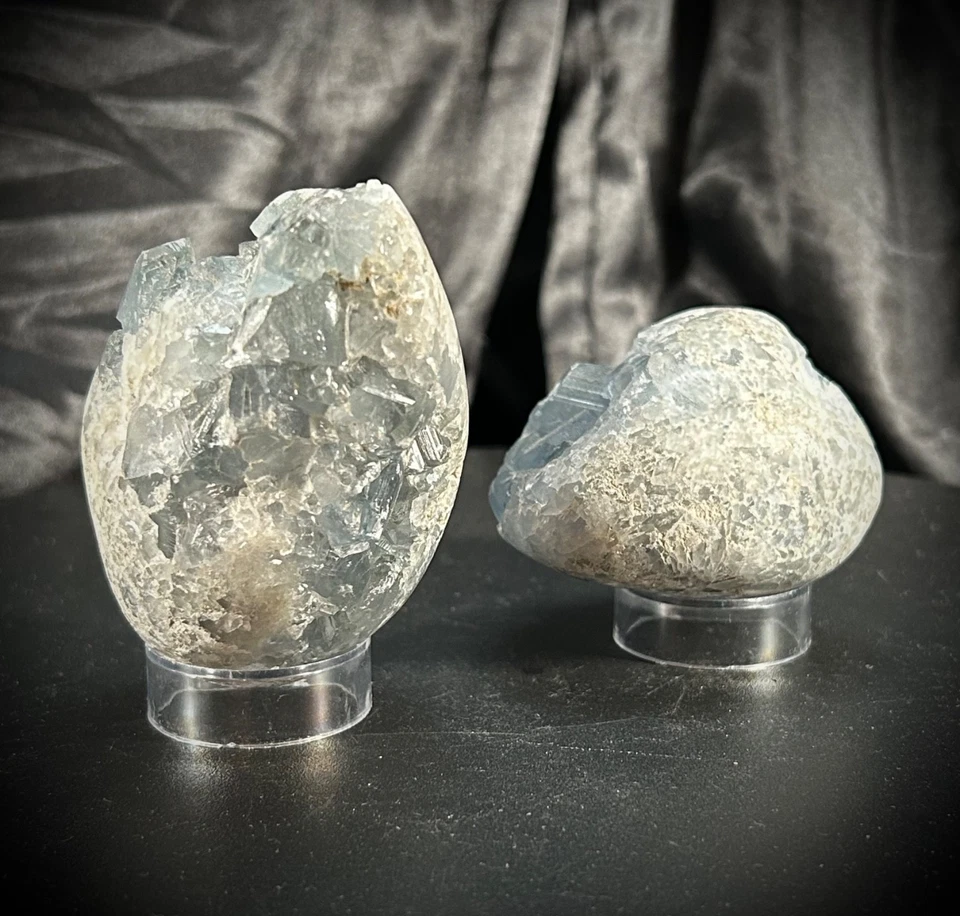 Pair of Celestite Freeform Specimens with Clear Acrylic Stands 1lb 5.8oz - Image 4 of 4
