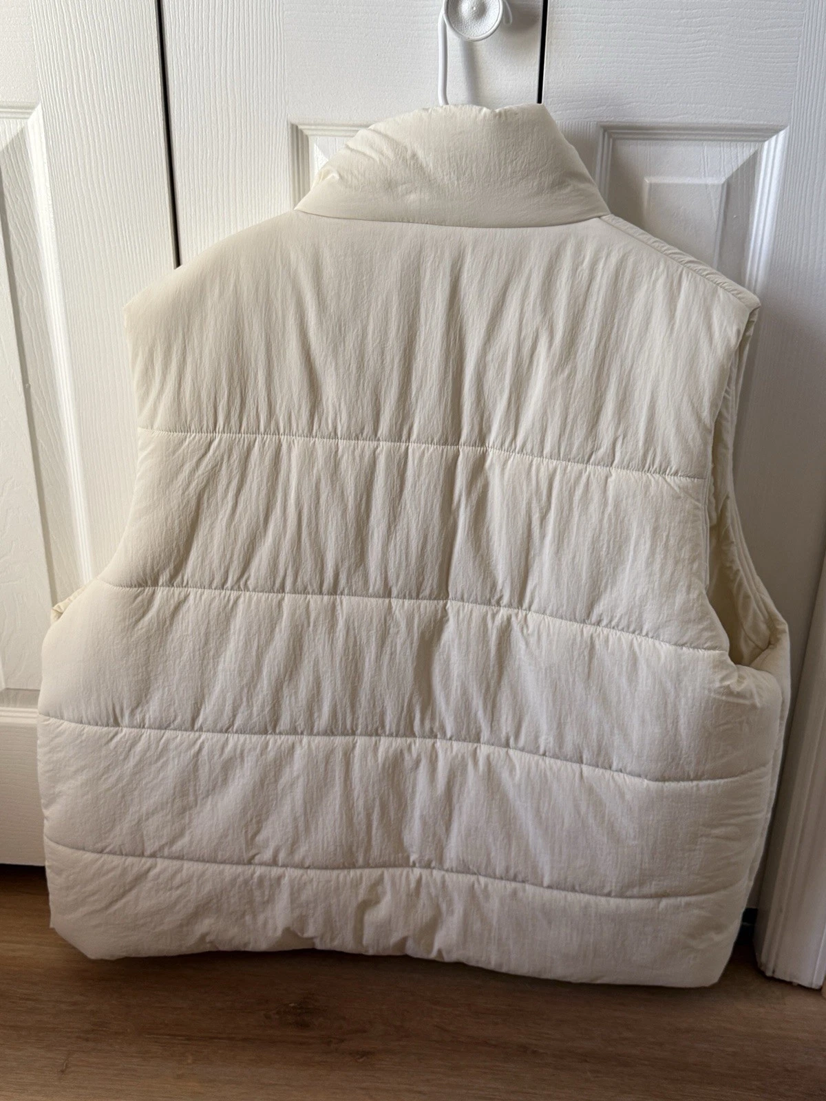 Forever 21 Men’s 2XL Beige Quilted Puffer Vest Pockets Zip/Snap Stand - product detail image 4