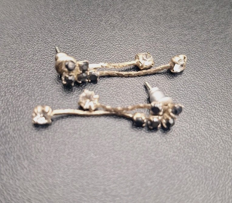 Off Park Collection SilverToned VShape Cluster Bl… - image 3