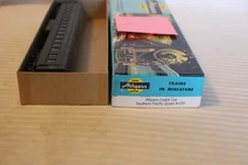 HO Scale Athearn, Coach Passenger Car, Southern Pacific, Green, #1231 Built