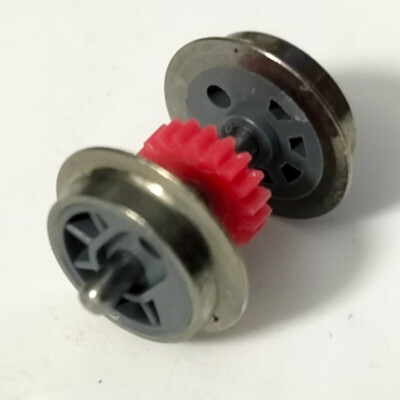 ROCO 116350 XX 2 WHEEL SET WITH GEAR ACCESSORIES MODEL RAILWAY