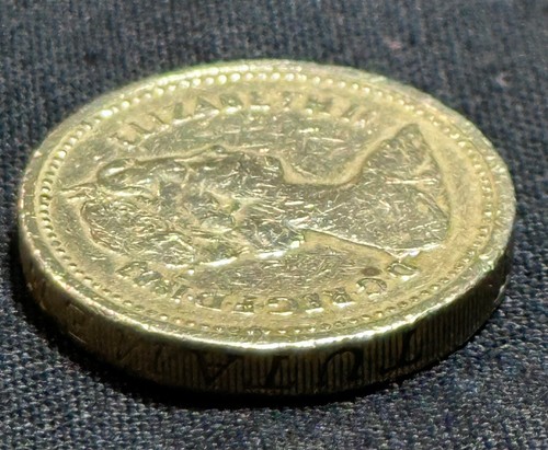 1983 Queen Elizabeth ii One Pound Coin Error- Read Description - Picture 6 of 7