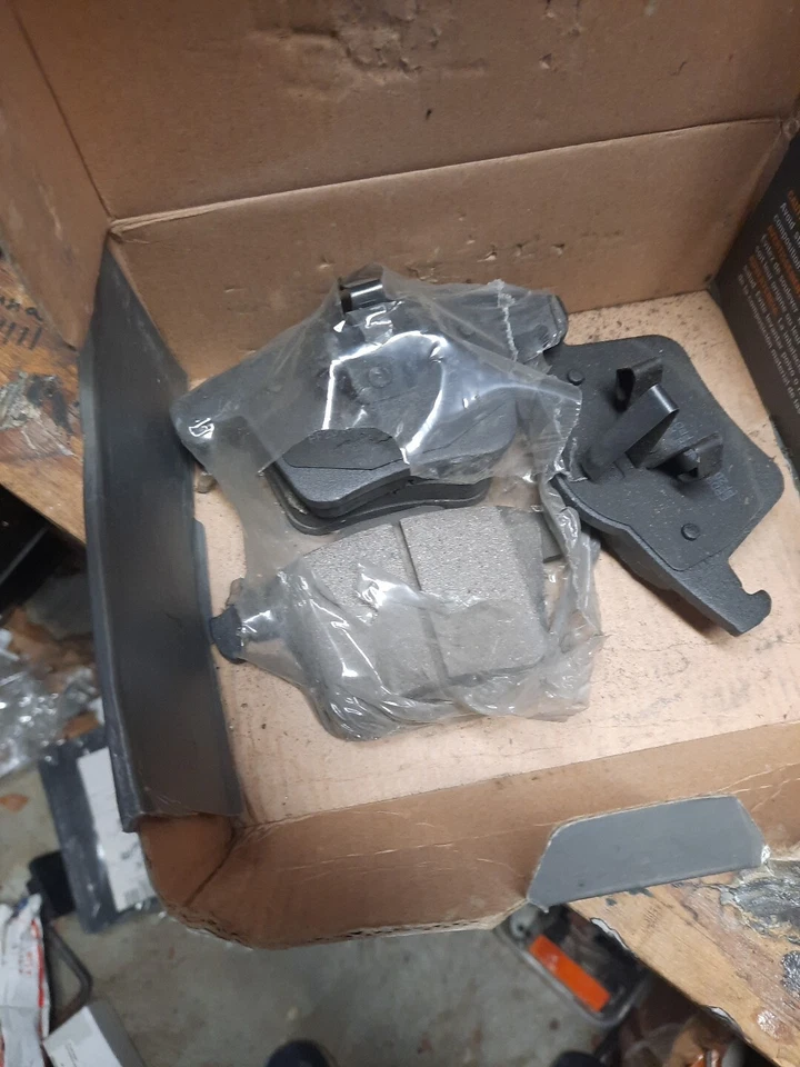 Pastillas de freno traseras Fit2003 2004 2006 2007 2008 2009 2010 2012 2013 2014 Volvo XC90 Foto 2 de 3