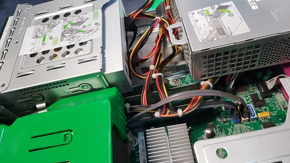 HP rp5700 2.13 Ghz Intel Core 2 Duo E6400 3GB No HDD Business Desktop - Image 2 of 4