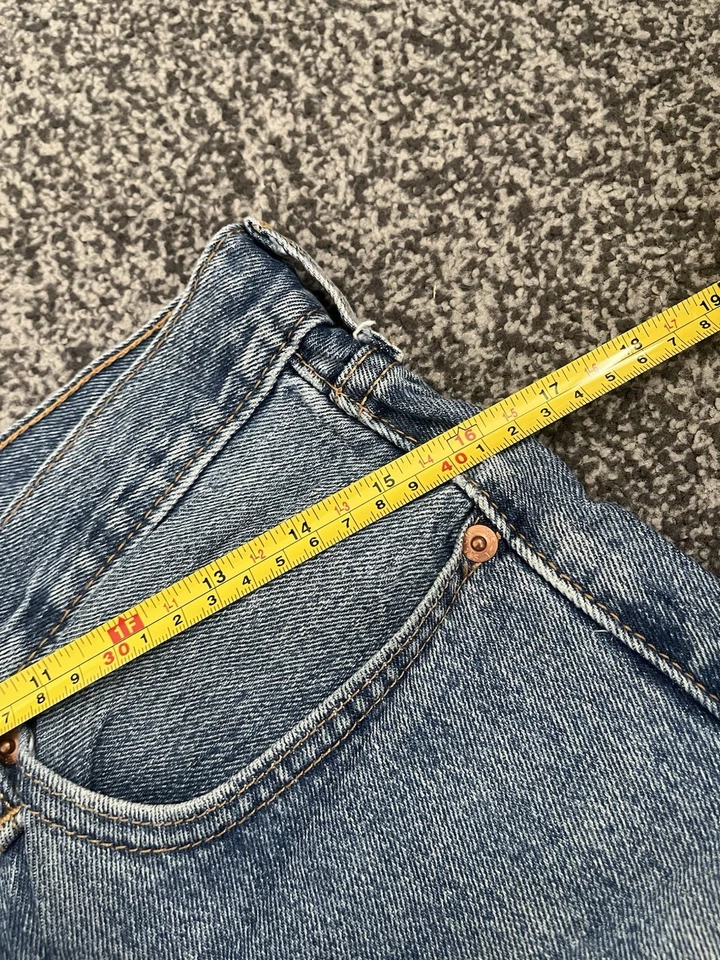 Levi's 505 Men's Regular Fit Straight Medium Wash Blue Denim Jeans W32 L34, photo 4 of 5
