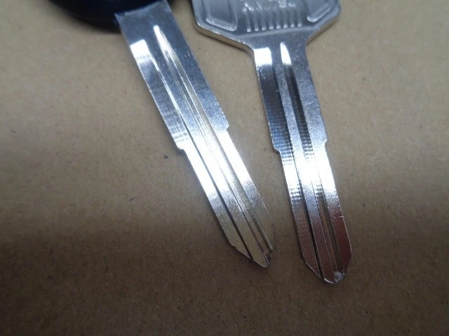 2 ПУСТЫЕ КЛАВИШИ РАБОТАЮТ ДЛЯ MITSUBISHI MIRAGE (1993-1998) (2 КЛАВИШИ БЕЗ ЧИПА) НОВЫЕ - Изображение 3 из 3