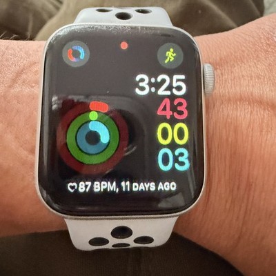 Apple Watch Nike Series 6 40mm GPS + Cellular Silver - Good Condition