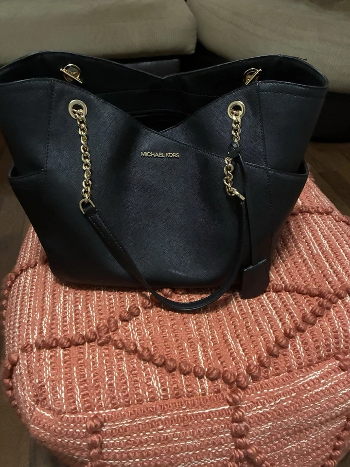 Bolso de Mano Michael Kors Grande de Cuero Negro Foto 2 de 4