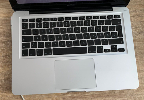 Apple MacBook Unibody Late 2008 13 Zoll Intel C2D 2.0 GHz 4GB RAM ohne HDD - Bild 2 von 9