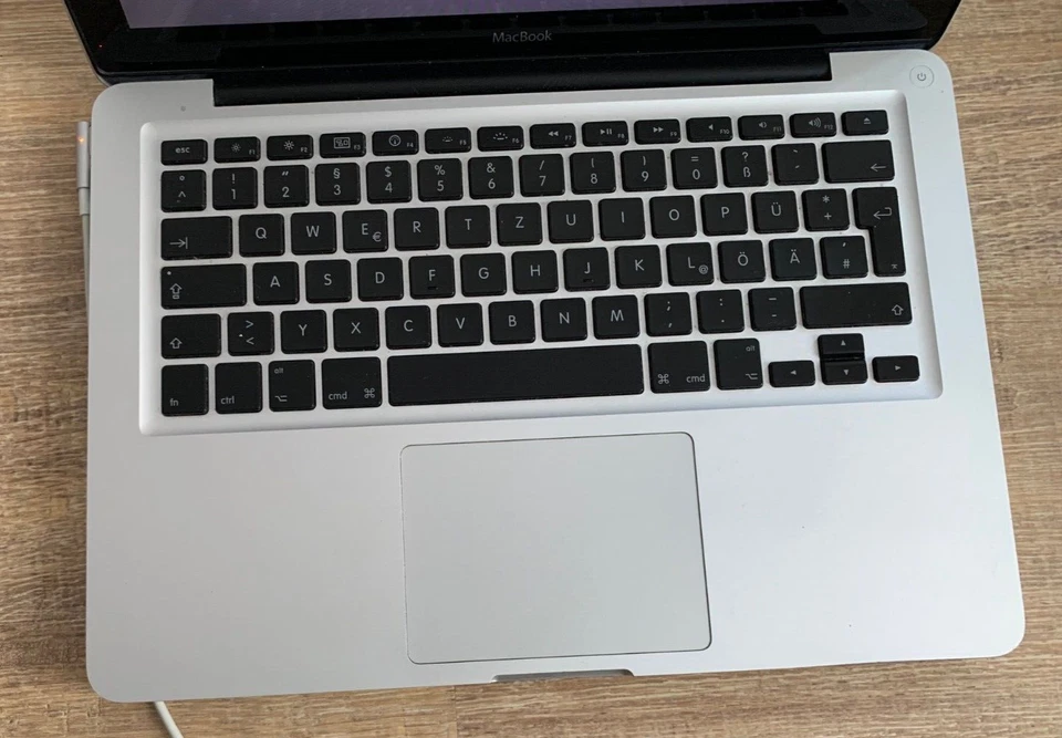 Apple MacBook Unibody Late 2008 13 Zoll Intel C2D 2.0 GHz 4GB RAM ohne HDD - Bild 2 von 4