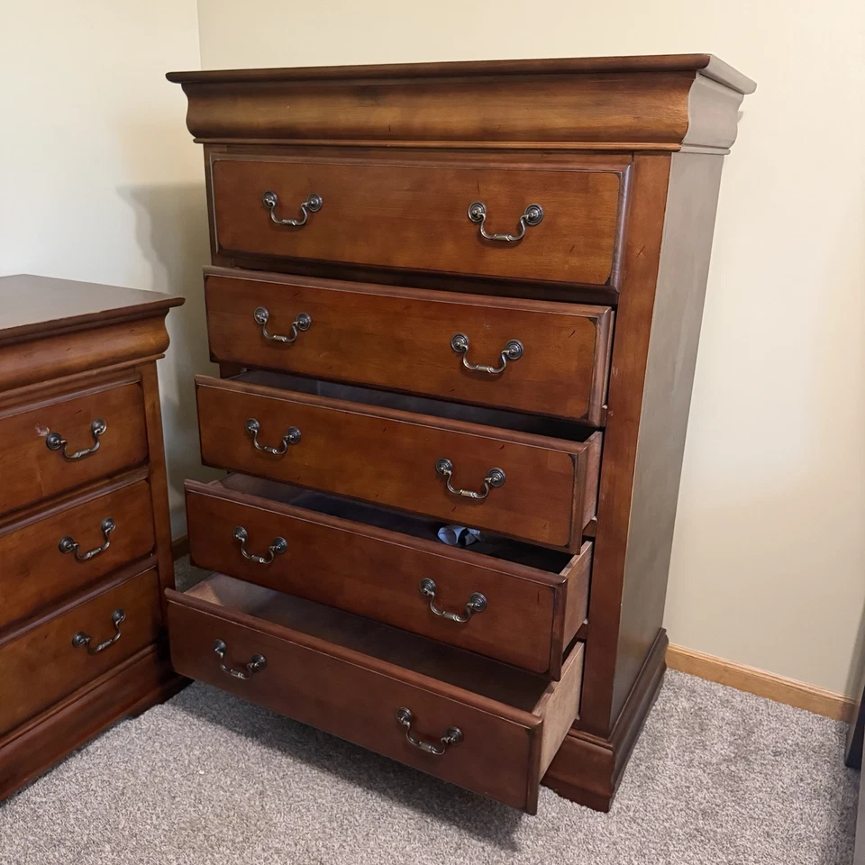 CHEAP PRICE ONLY TODAY  Large Mahogany Chest of Drawers in very good condition - Image 3 of 4