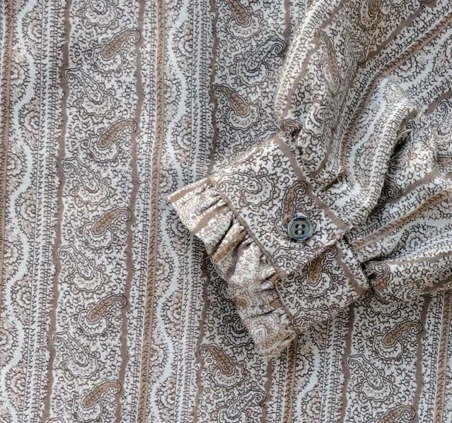 Blusa grande vintage estilo pradera con volantes cuello alto marrón estampado cachemir Foto 2 de 4