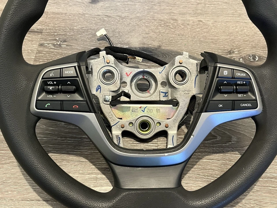 Volante de motorista HYUNDAI ELANTRA 2017-2018 com interruptor de controle de cruzeiro fabricante de equipamento original - Imagem 2 de 4