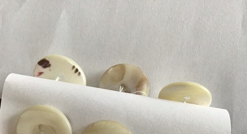 6 Vintage Mother Of Pearl 2-Hole Buttons 1 x 0.64”/16.3mm & 5 x 0.69”/17.5mm - Picture 2 of 2