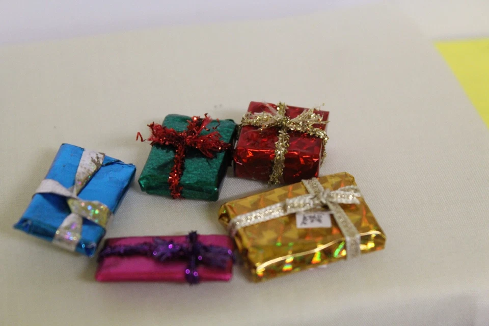 HANDCRAFTED CASA DELLE BAMBOLE ( 5 PACCHI NATALIZI AVVOLTI