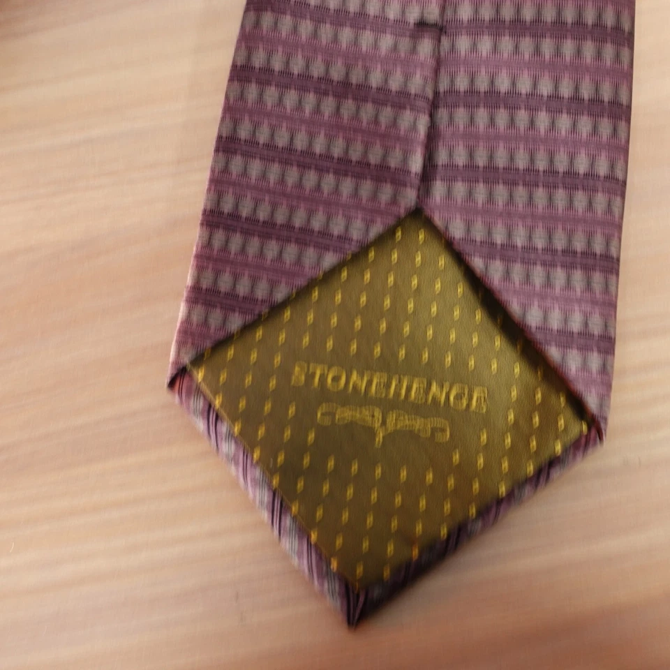 Traje Vestido Cuello Corbata Para Hombres Púrpura Malva Étnico Rayas Arte Tejido Seda STONEHENGE Foto 4 de 4