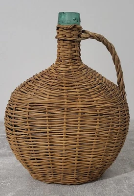 Ancienne bouteille en verre Varesa Habillée De Rotin Avec Anse Vintage 2 Litres - Photo 1/4