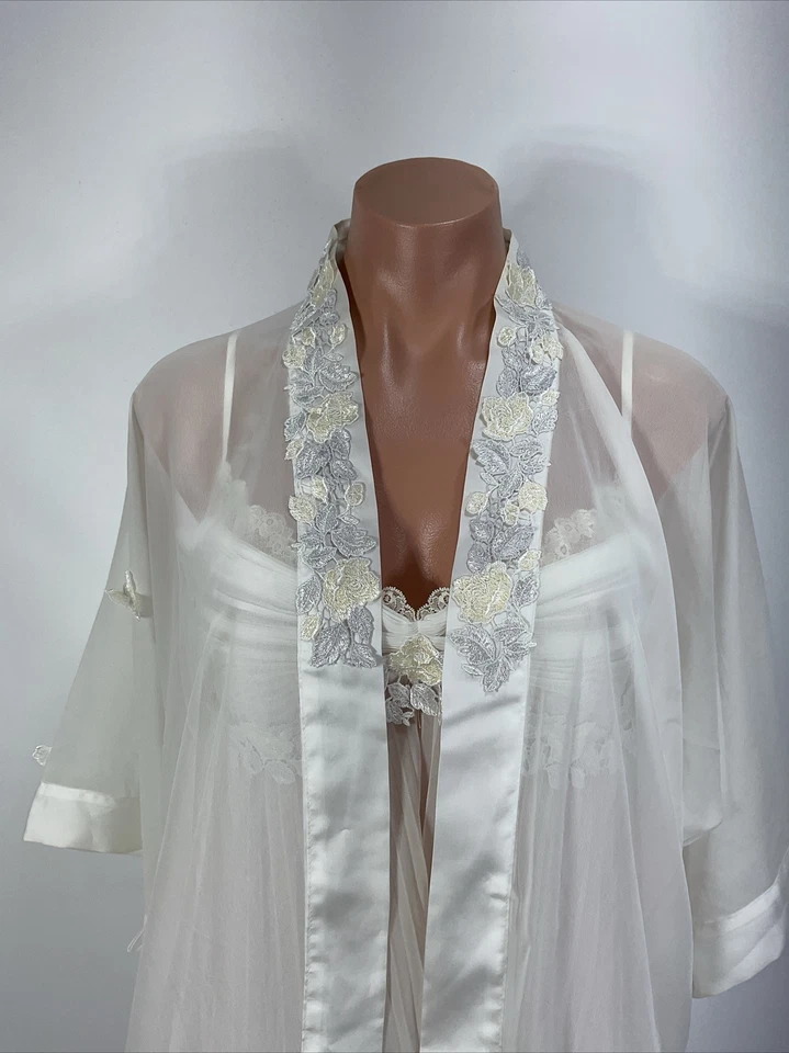 Vera Wang Babydoll Peignoir Conjunto Bata Vestido Coqueta Transparente Hada Camisón PinUp Foto 3 de 4