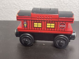 THOMAS & FRIENDS WOODEN RAILWAY MUSICAL CABOOSE - PREOWNED