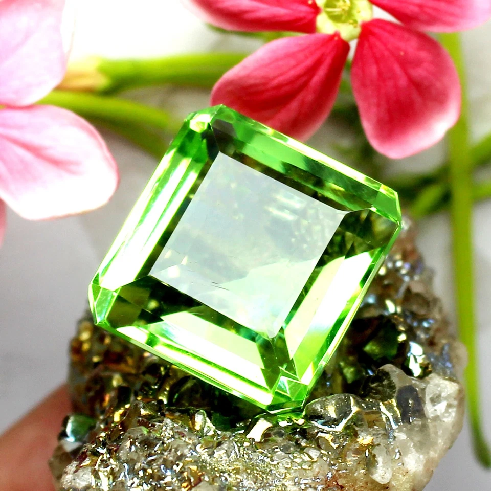 90 To 100 Ct Peridot Gemstone Green Color Radiant Cut Certified Loose Gemstone - Image 3 of 4