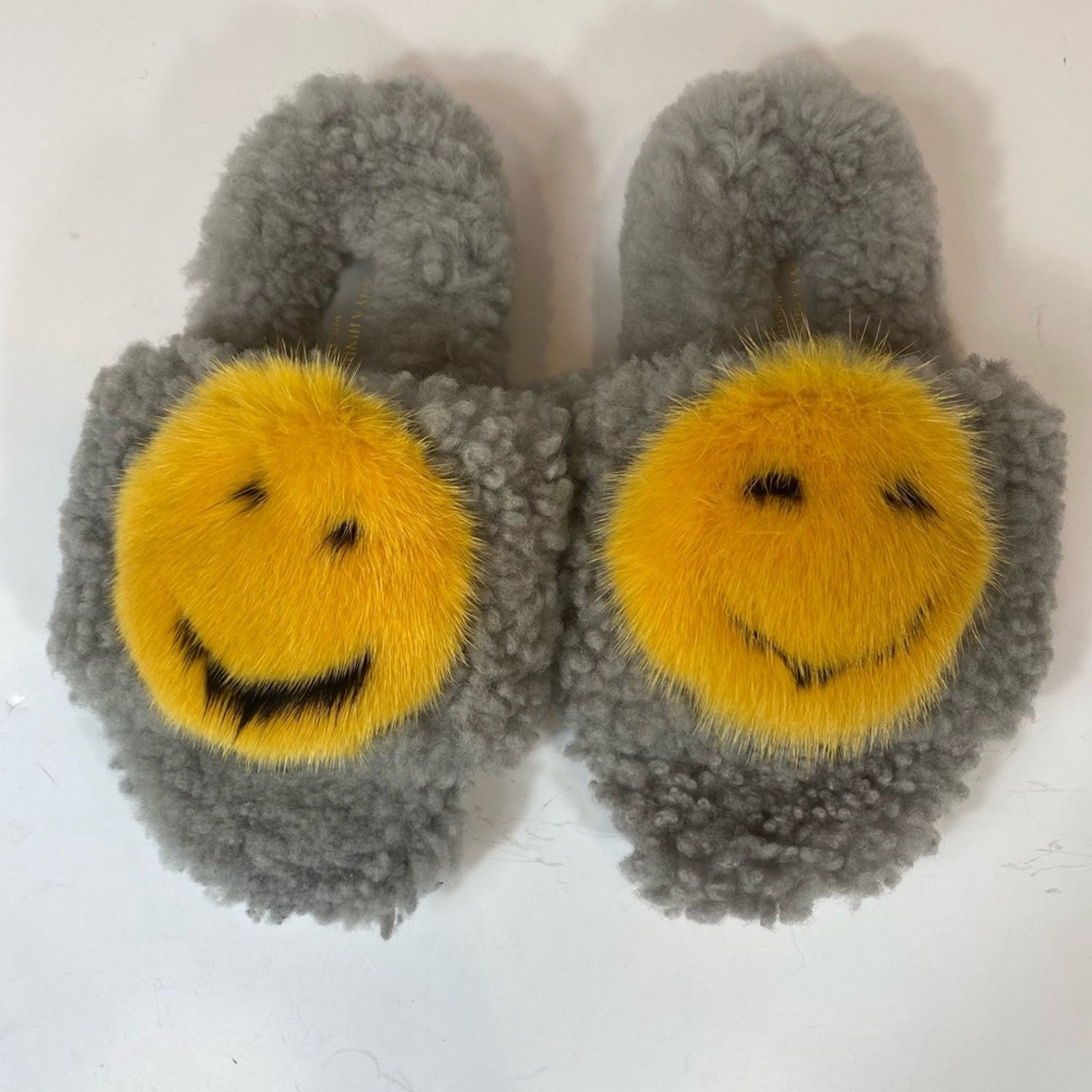 PANTOFOLA D’ORO Scivoli piatti Anya Hindmarch grigio giallo smiley shearling e pelliccia taglia Eu 37 US 7