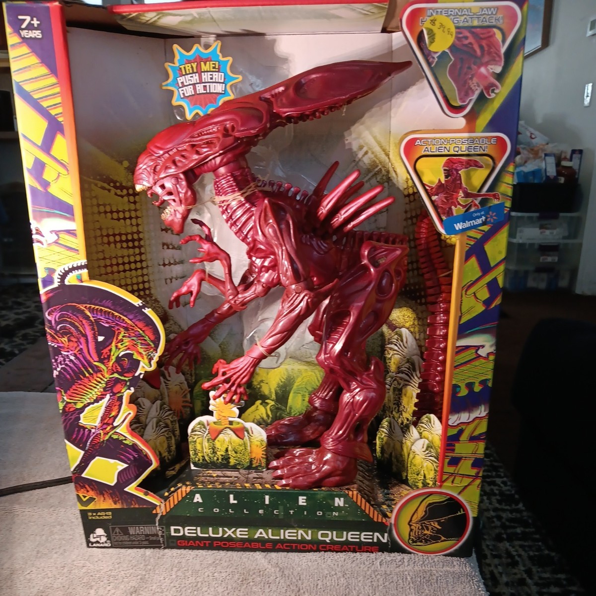 Lanard Toys Alien Collection GIANT DELUXE ALIEN QUEEN with Lights