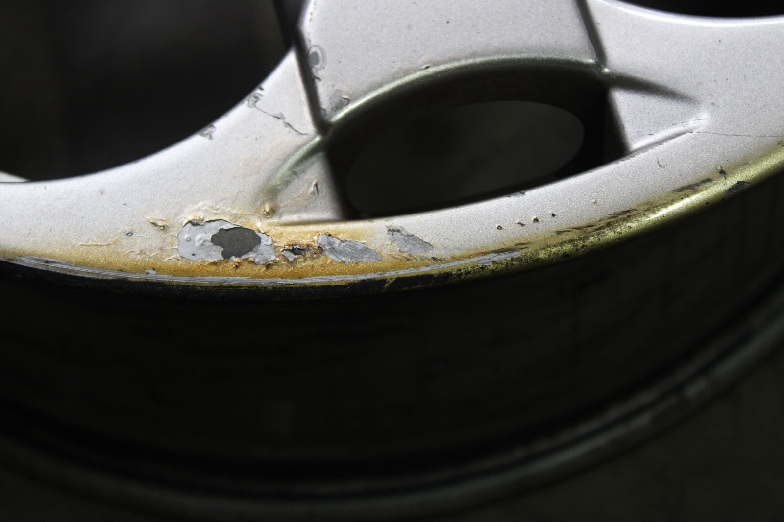 Lamborghini Gallardo, Front Wheel, Some Burn Dmg, Used, P/N 400601017k