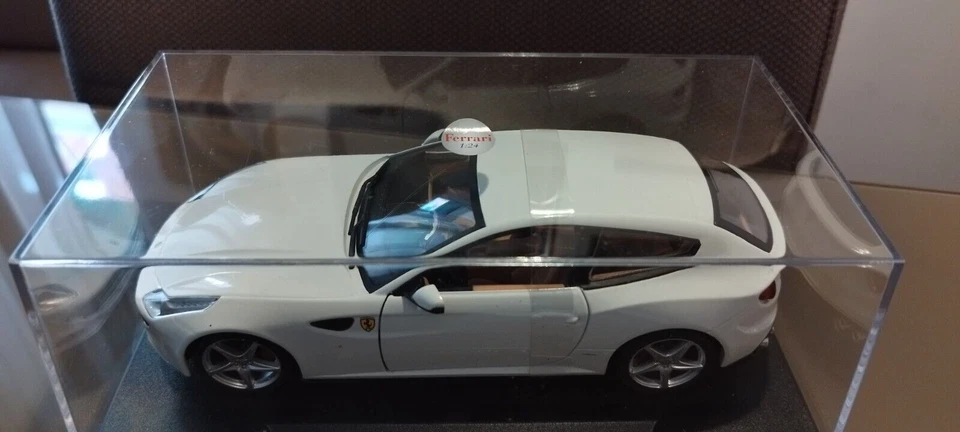 Modellino Ferrari FF 2011 collezione LE GRANDI FERRARI 1:24 - Immagine 2 di 4