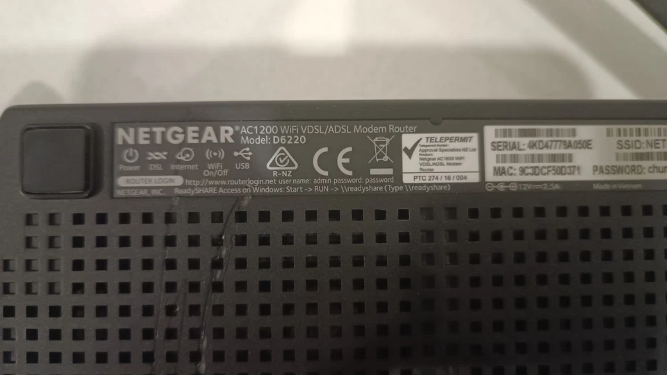 Netgear AC1200 Wi-Fi VDSL2/ADSL2+ D6220 Dual Band Gigabit Modem Router - image 4 of 4