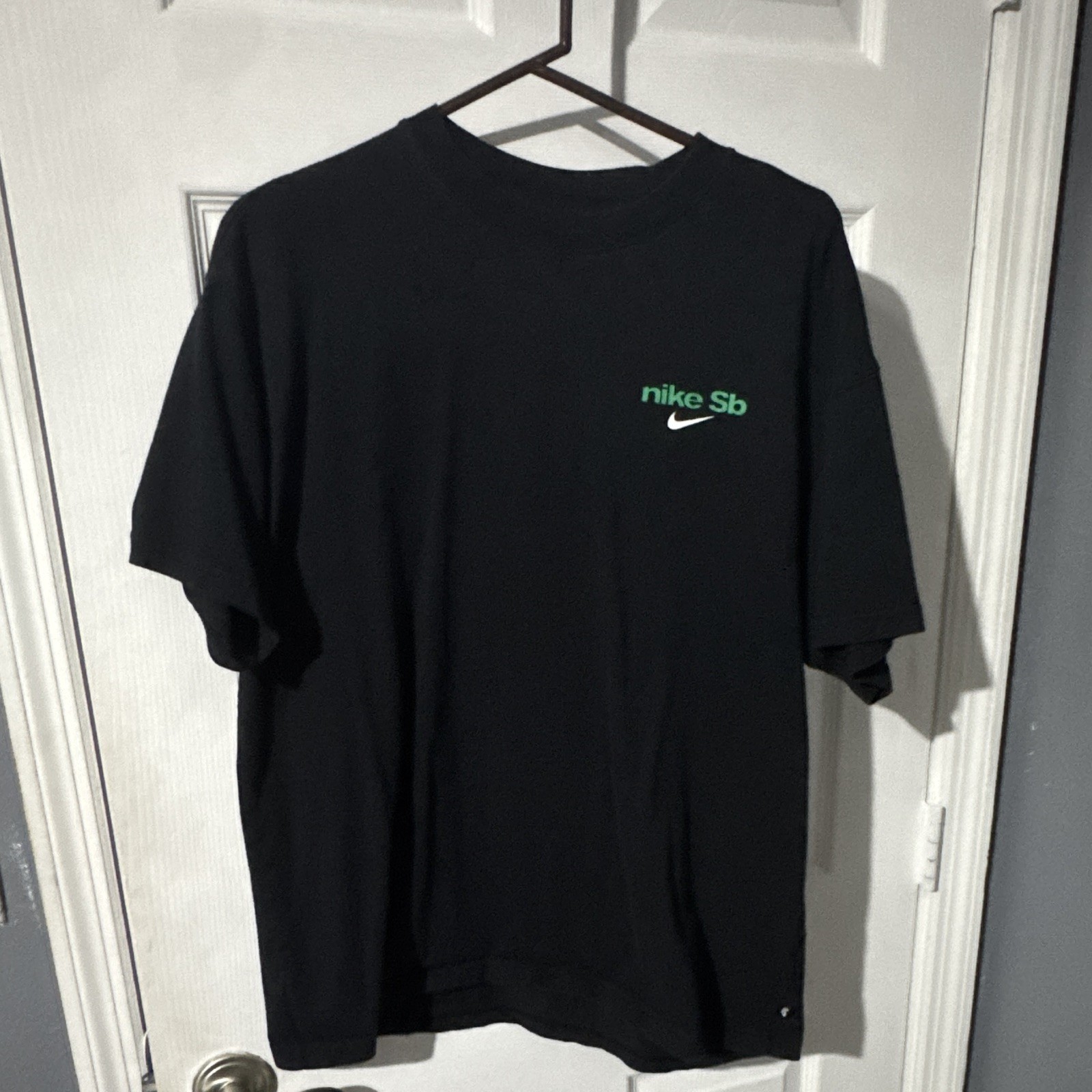 Nike SB The Nike Tee Men’s L Black Graphic Logo T-Shirt Short Sleeve Crew Loose