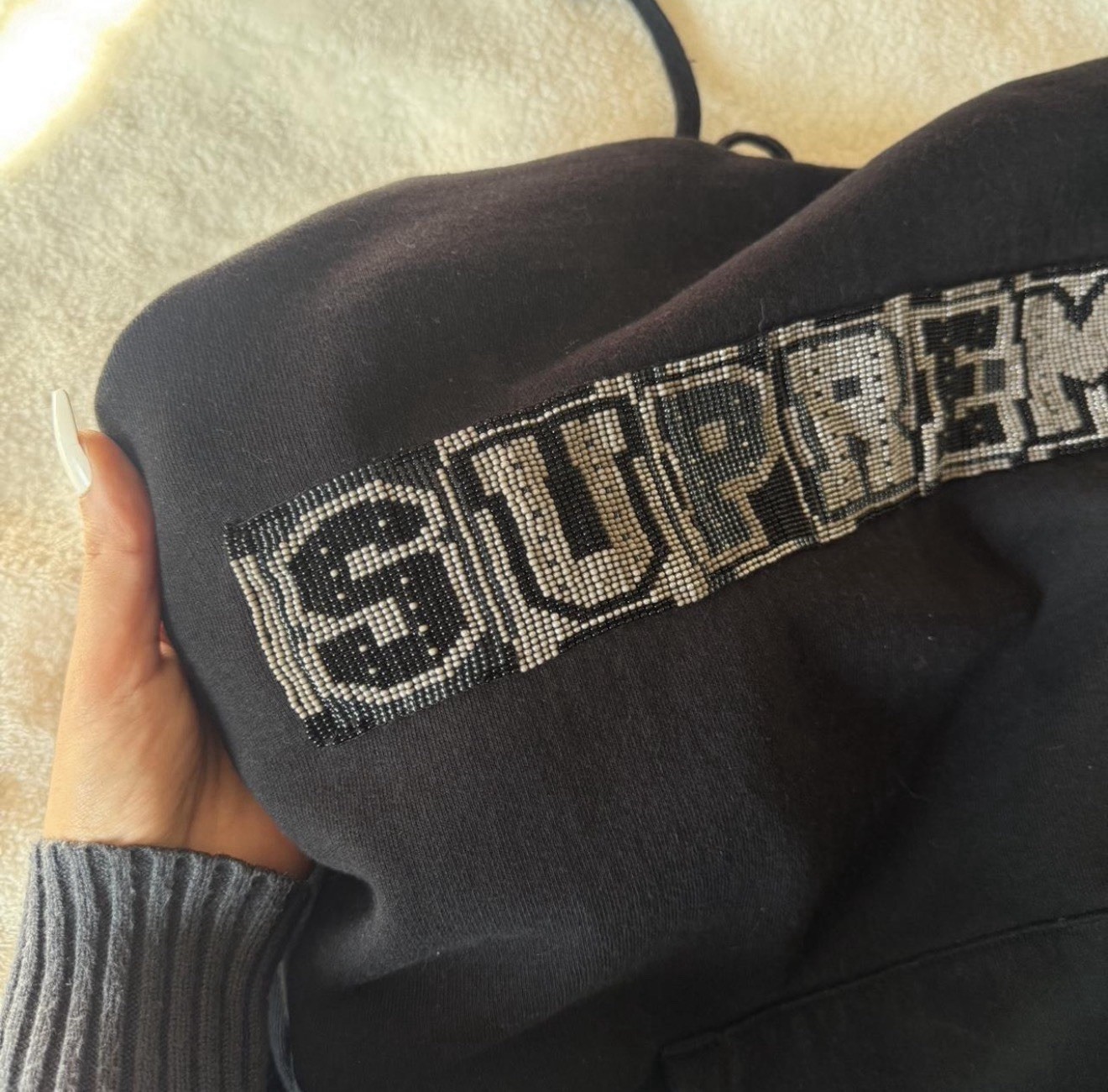SUPREME Hoodie Black Beaded Logo 2