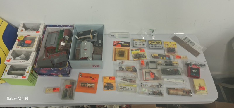 N Scale Model Rail Road Items Lot