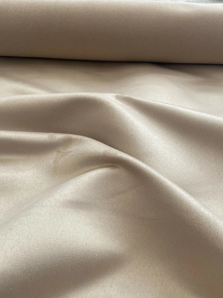 Tela de gamuza sintética tostada por yarda Foto 2 de 4