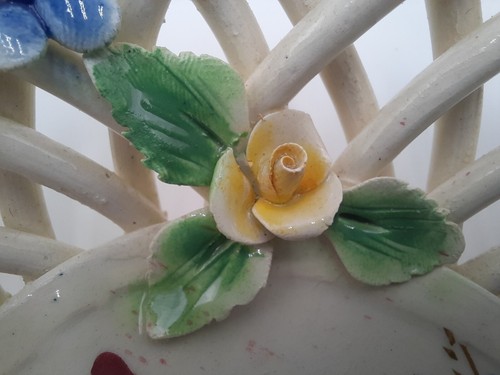 Handmade Woven Ceramic Basket Hand Painted Florals White Lattice Made in Italy - 第 10/13 張圖片