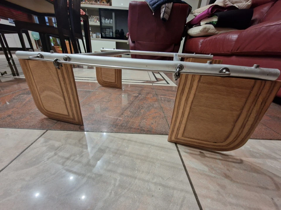 Barchino Divergente Da Tempesta Scannetto Da pesca Alla Spigola Con Mare Agitato