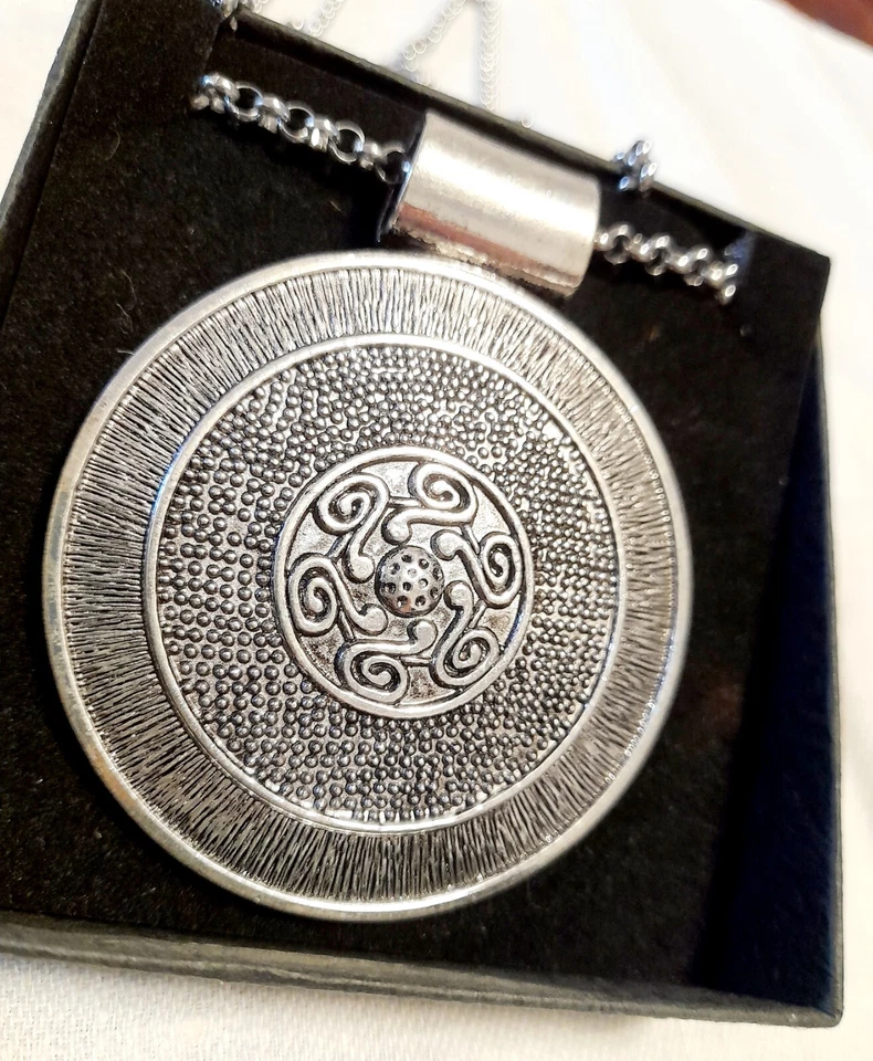 Collana con GRANDE CIONDOLO ETNICO in ARGENTO TIBETANO - Immagine 4 di 4