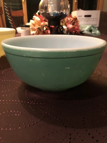 Rare Vtg 1940’s Pyrex Green Mixing Bowl 8.5” (TM REG PYREX US PAT OFF)