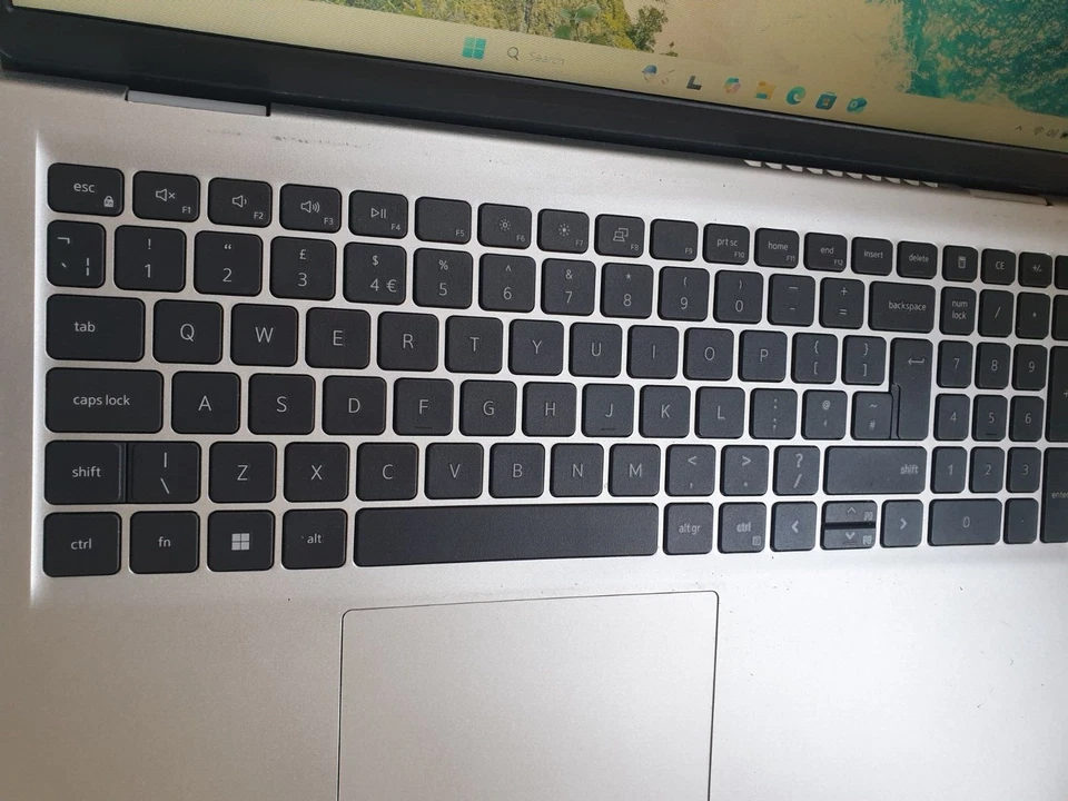 Dell Inspiron 15 3000 3521 15", 4GB RAM, 128GB NVME - Bild 4 von 4