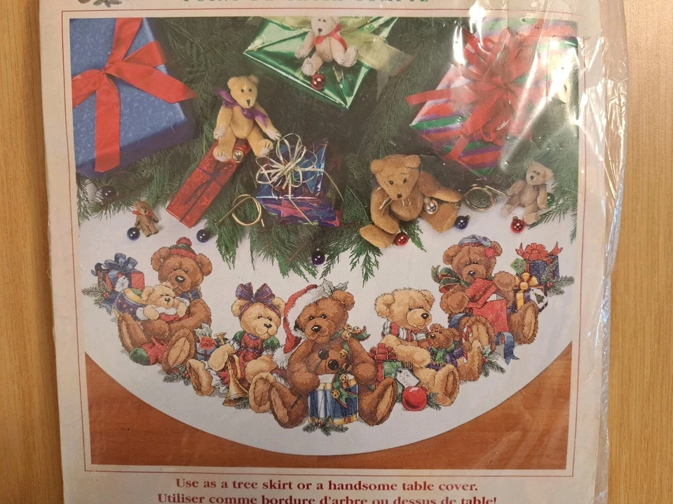 Vintage NOS Dimensions Counted Cross Stitch Christmas Bears Tree Skirt Kit 45" - Image 3 of 4