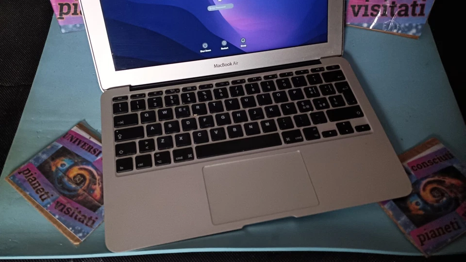 Macbook AIR A1370 11,6" 2011 I5 1,8Ghz 4gb 256gb nvme MACOSX MONTREY - Immagine 2 di 4