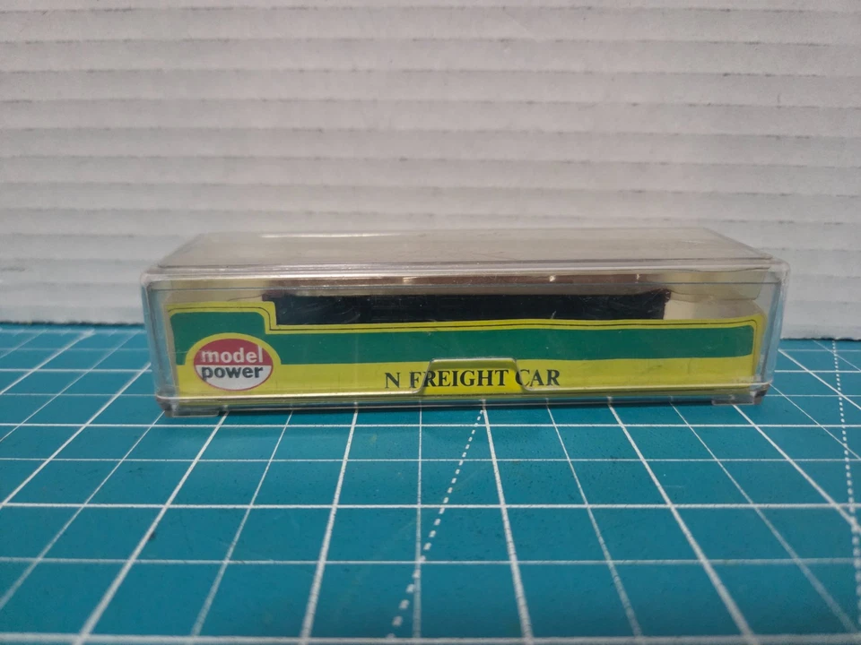 MODEL POWER N SCALE FREIGHT CARS CN Boxcar Reddish Brown 123175 - Image 2 of 2