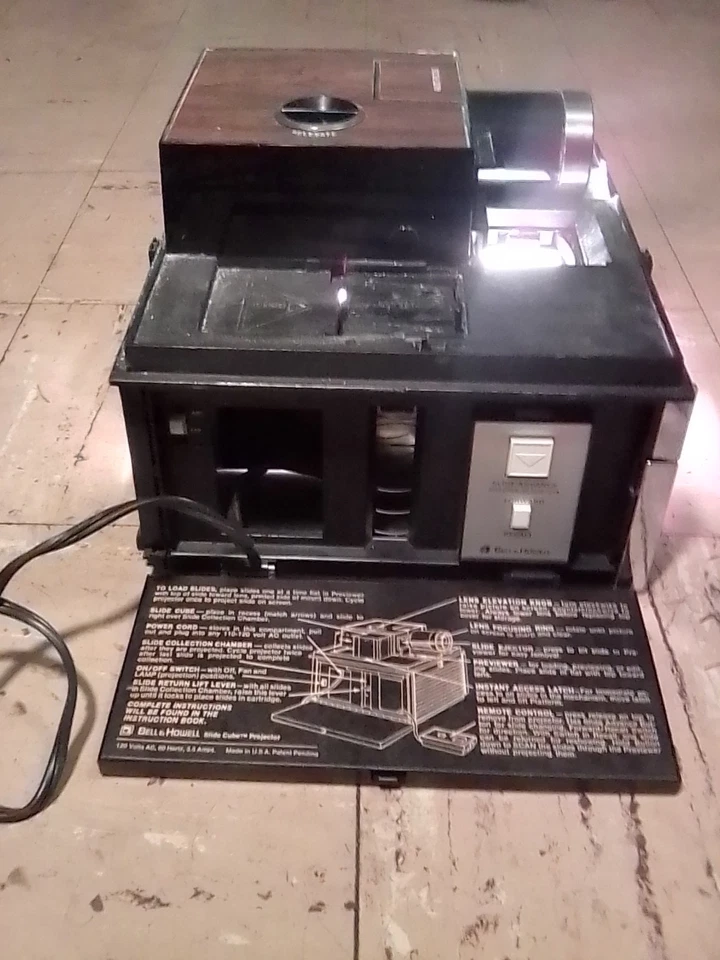 Bell & Howell AF70 Auto Focus 991 BH Still Picture Projector(Works) - Image 2 of 4