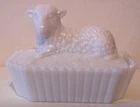 VTG WESTMORELAND WHITE GLASS MILKGLASS SHEEP/LAMB CANDY DISH W/LID ak