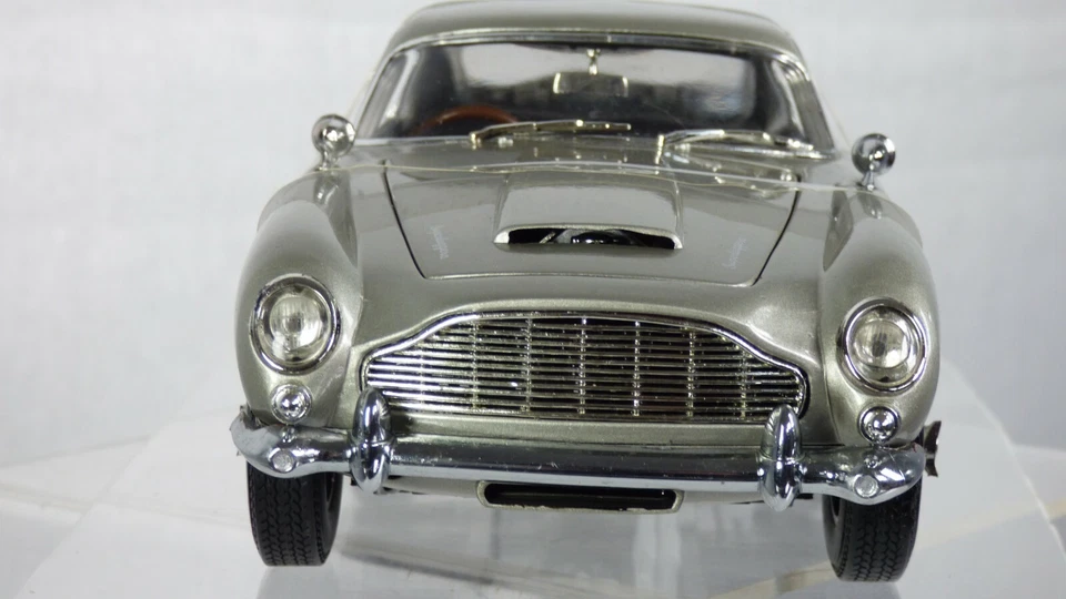 Carro de brinquedo detalhado Aston Martin DB5 1:18 James Bond 007 Joyride sem tempo para morrer - Imagem 2 de 4