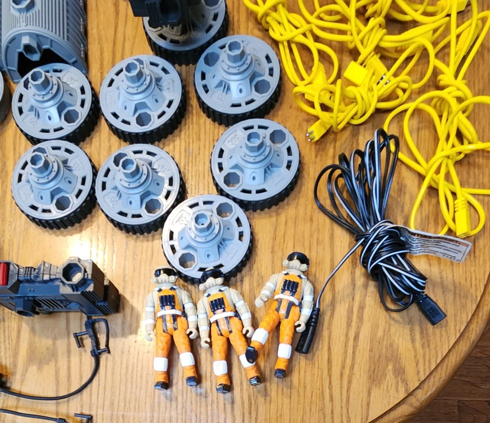 ROBOTIX Motorized,Modular Robotic Building System 1996 Parts or Repair - Image 3 of 4